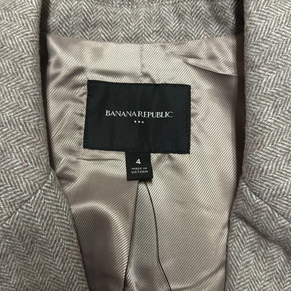 Banana Republic Factory women Wool-Blend Herringbone Blazer. Size 4. NWT! - Picture 7 of 14